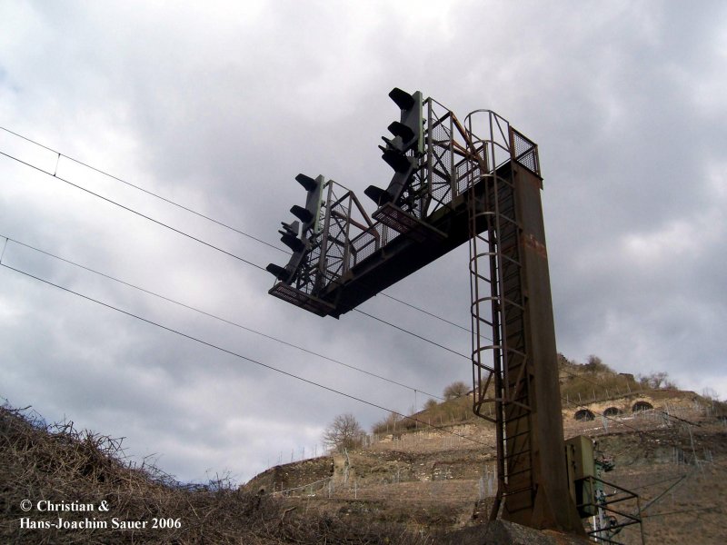 Signalbrcke der Einfahrsignale in Cochem 2006.