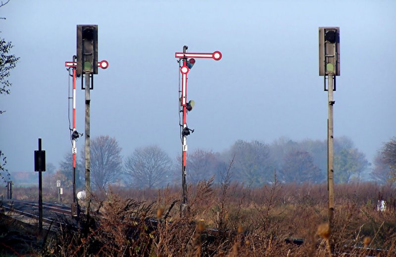 Signale vor Einfahrt Bahnhof Rheinbach -  12.11.2004