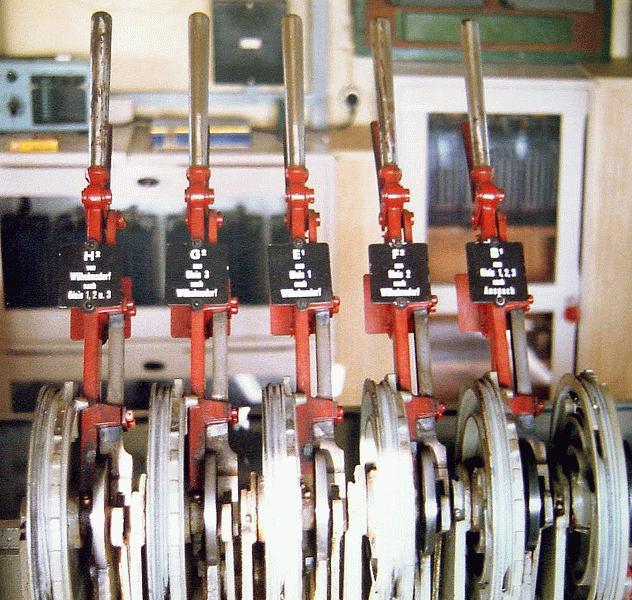 Signalhebel im Stellwerk Usingen, 1. Hlfte der 1980iger Jahre.
