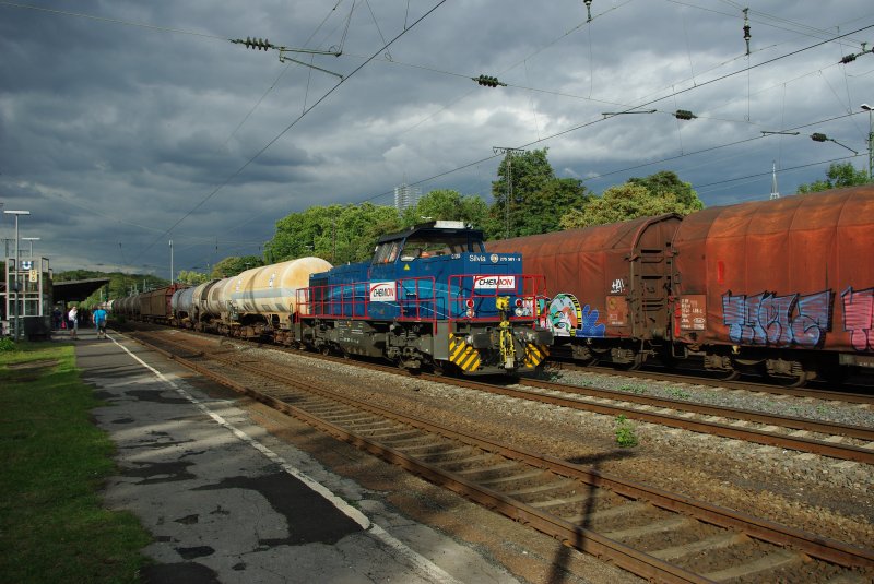  Silvia  (275 501-5) der Chemion flchtet vor der Schlechtwetterfront... Aufgenommen am 02.09.2009 in Kln West.