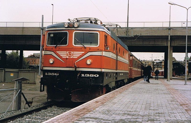 SJ Rc 1350 mit dem EN Alfred Nobel nach Hamburg kurz vor der Abfahrt in Oslo S. 
(Sept. 1986)  