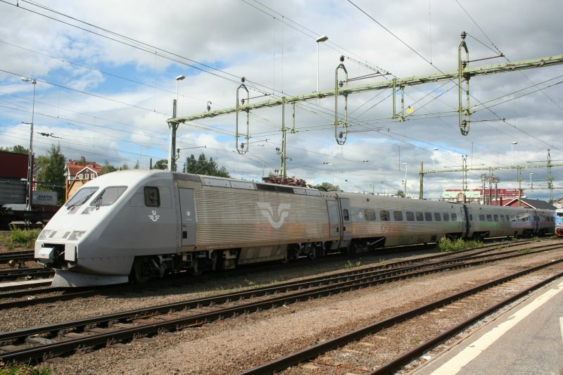 SJ X2 2009 wartet am 23.7.2008 in Sundsvall C auf einen neuen Einsatz.
