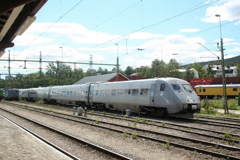 SJ X2 2516 waretet abgestellt am 23.7.2008 in Sundsvall auf neue Aufgaben.
