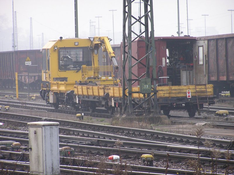 Skl 26.1.052 mit 2 Kla 03 am 03.12.2003 im Rangierbahnhof Saarbr�cken.