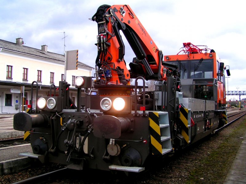SKL X 630 505-6(Robel_Gleiskraftwagen 54.22), ist soeben von der  EMMA-Sturmtief-Erkundungsfahrt  am Bhf. Ried i.I. eingetroffen;080301 
