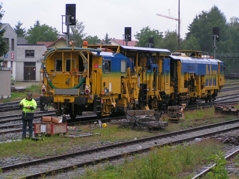 SKL X 962 058-4 (Stopfmaschine UNIMAT 08-475 4S) der BBW whrend eines Einsatz im Bhf. RIED i.I. 2006-08-12