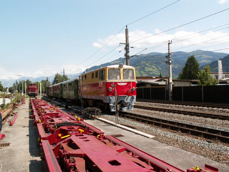 SLB Vs71 (ex 2095.01) rckt in die ZF Tischlerhusel ein nachdem sie mit dem nationalparkzug wieder aus Mitersill zurckgekehrt war. Links steht SLB V 86 an der Rollwagengrube.