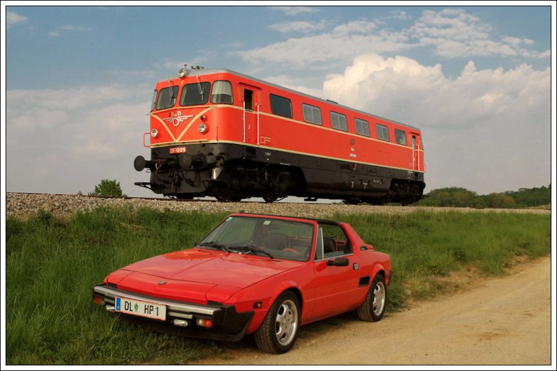SLP 17147 von Ernstbrunn nach Wien, kurz nach Ernstbrunn am 3.5.2009 aufgenommen. Noch eine Version von dieser Situation, wo 2050.09 grer zu sehen ist.