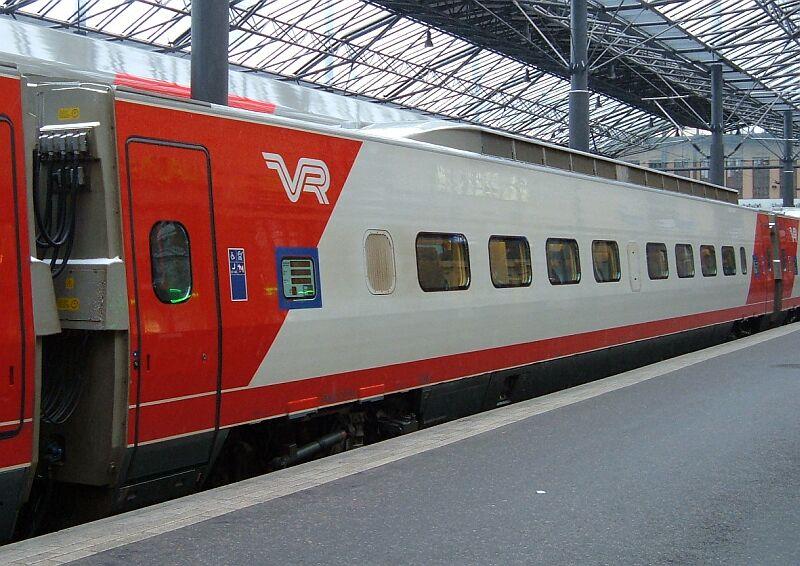 Sm3 7610 Pendolino Sitzwagen ohne Stromabnehmer, Wagen 2 und 5 am 17.01.2006 in Helsinki C.