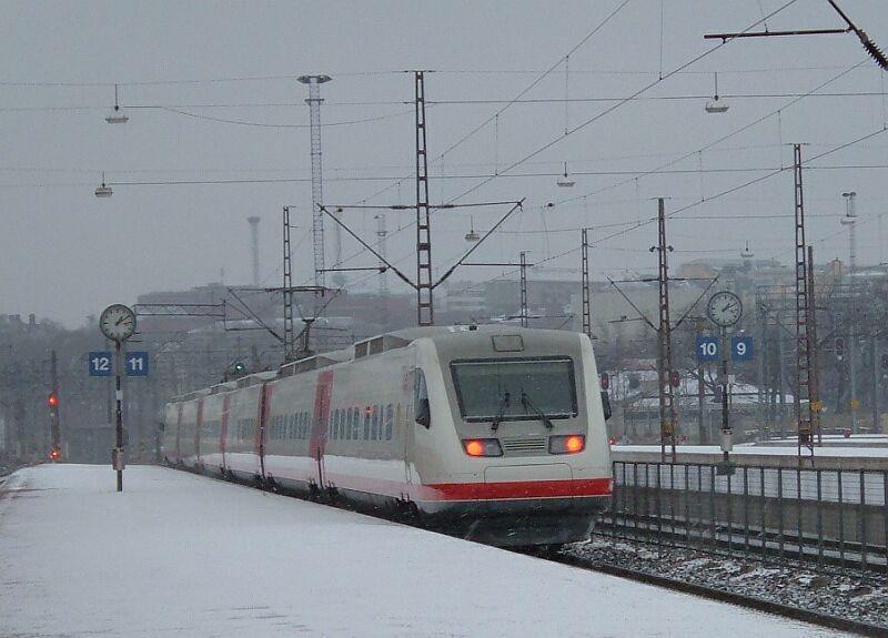 Sm3 7610 Pendolino verlt am 17.01.2006 den Bahnhof Helsinki C nach Turku, der Triebzug besteht aus 6 Wagen, Stromabnehmer haben die beiden mittleren.