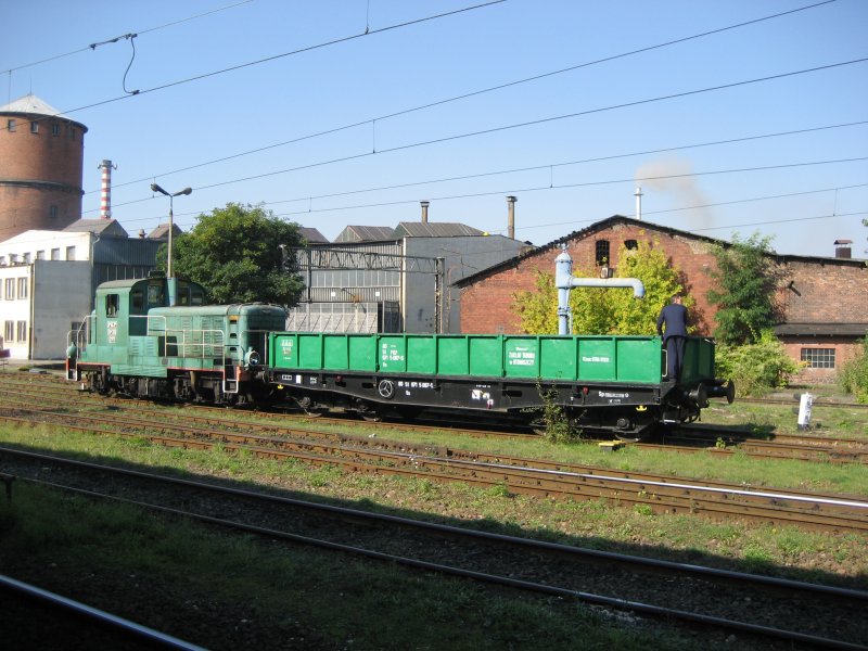 SM30-174 schiebt einen Wagen am 25.09.2007 im Hauptbahnhof Bydgoszcz.