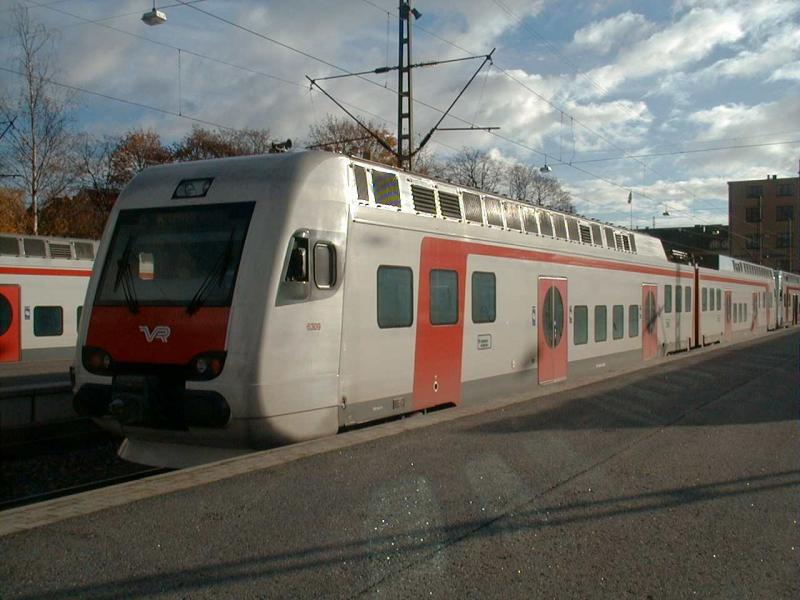 SM4 Triebwagenzug der VR (Finnische Staatsbahn), hergestellt durch die Fiat Ferrovia (1999). Hauptbahnhof Helsinki, Herbst 2004