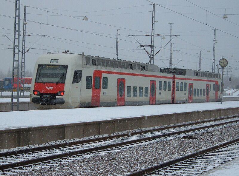 Sm4 verlt im Schneegestber am 17.01.2006 den Bahnhof Helsinki C (Hauptbahnhof).