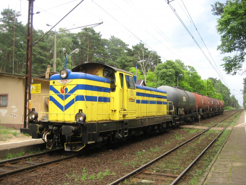 SM42-2053 mit f�nf Kesselwagen am 09.06.2009 in Przyłubie.