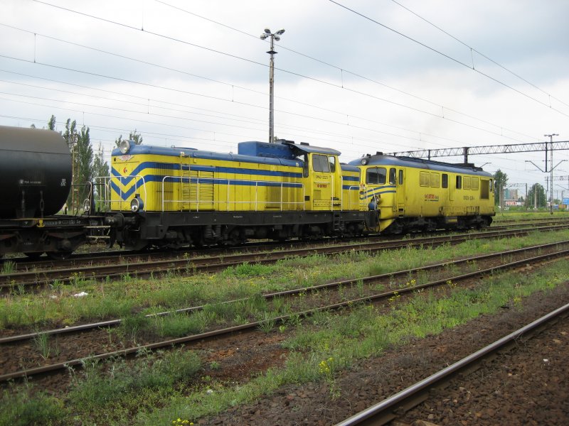 SM42-2223 von der LOTOS f�hrt als zweite Lok hinter 060DA-2384 auch von der LOTOS mit einem Kesselzug am 17.05.2007 durch Bydgoszcz in Richtung Gdansk.