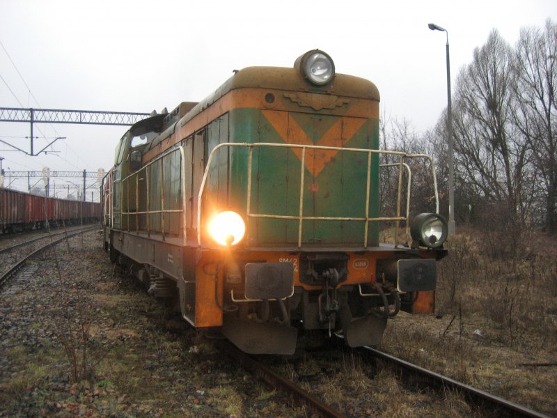 SM42-2324 von der LOTOS Kolej am 22.03.2009 im Gterbahnhof Bydgoszcz.