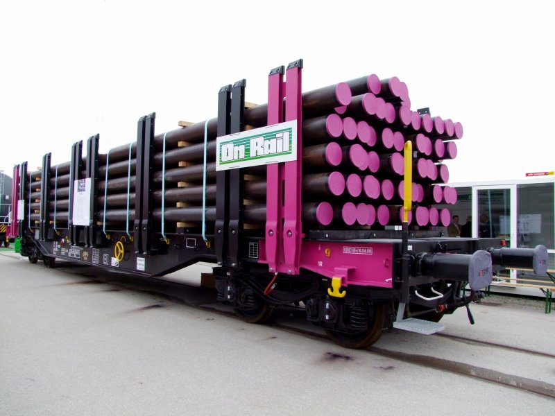 Smnps der OnRail GbmH wurde mit Rohren anlsslich der TransportLogisticMnchen beladen; 090515