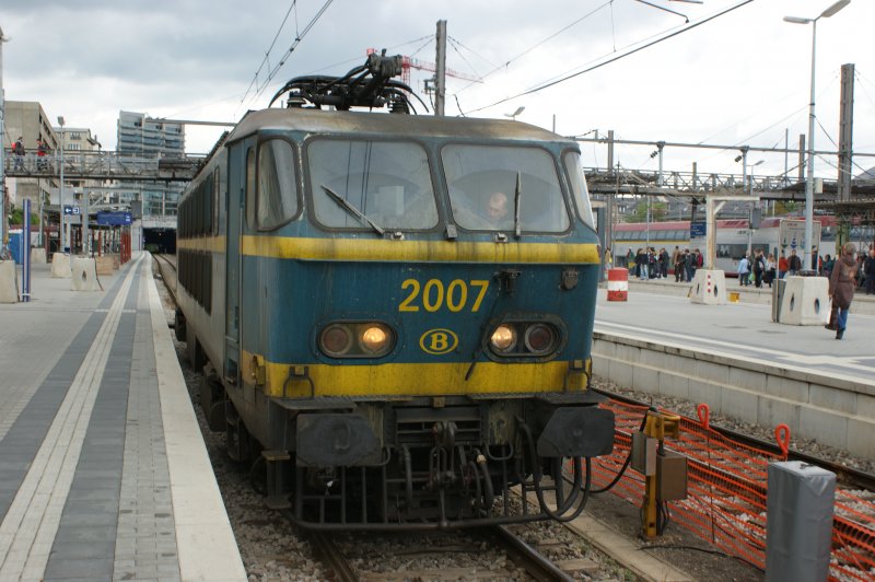 SNCB 2007 hat gerade den EC Vauban nach Luxemburg gebracht und fhrt nun auf das Abstellgleis um auf die nchste Leistung zu warten. Bahnhof Luxemburg 11.06.2009