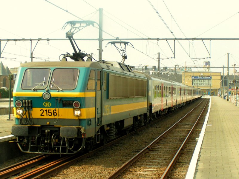 SNCB 2156 der Baureihe 21 am 16.04.2004 im belgischen K�stenbahnhof Oostende am 16.04.2004.