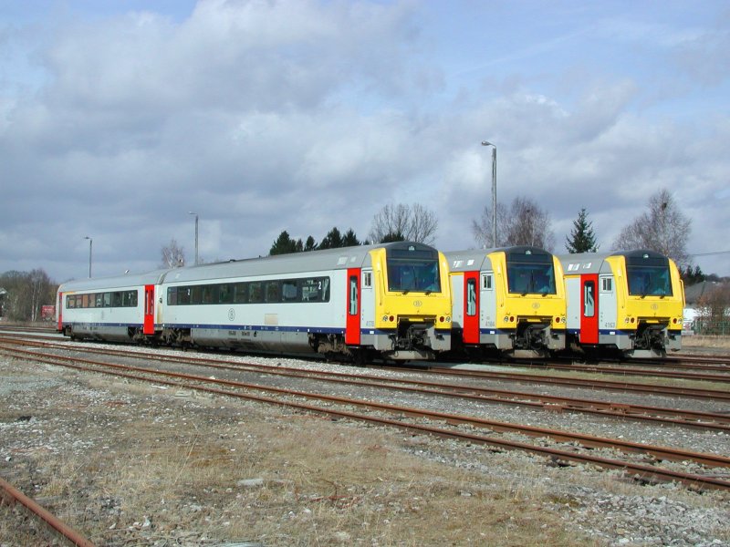 SNCB - 3x Triebwagen BR 41

Mariembourg - Belgien - 2002
