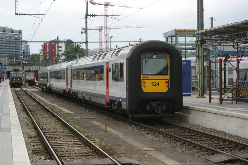 SNCB Br 96 Nr 524 ist aus Brssel kommend am 11.06.2009 in den Bahnhof Luxemburg eingefahren.