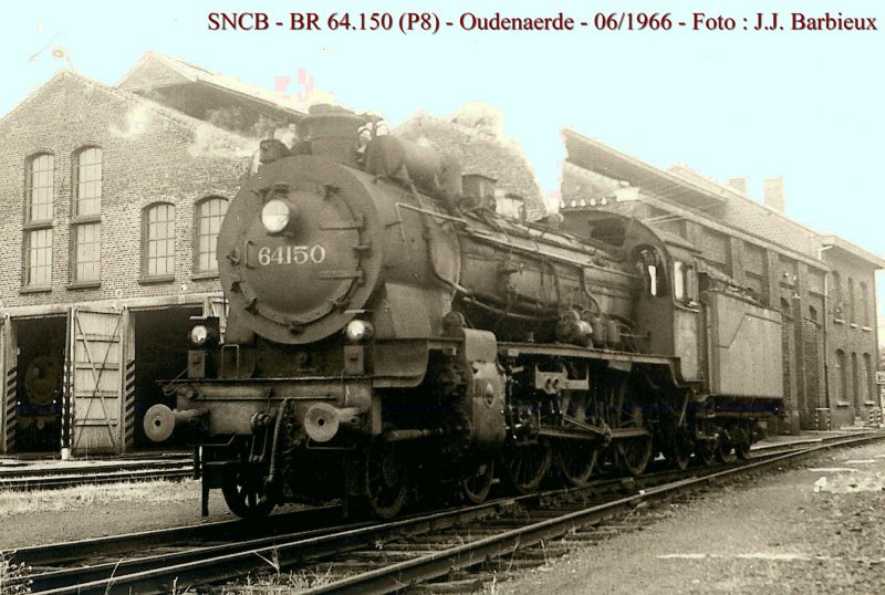SNCB - Die 64.150 ist eine deutsche P8.  In Juni 1966 ist diese Lok noch unter Dampf, warscheinlich f�r einen kurzen und leichten G�terzug : Reiseverkehr mit Dampfloks war schon aus in Belgien.  Oudenaarde - Juni 1966 - Foto : J.J. Barbieux