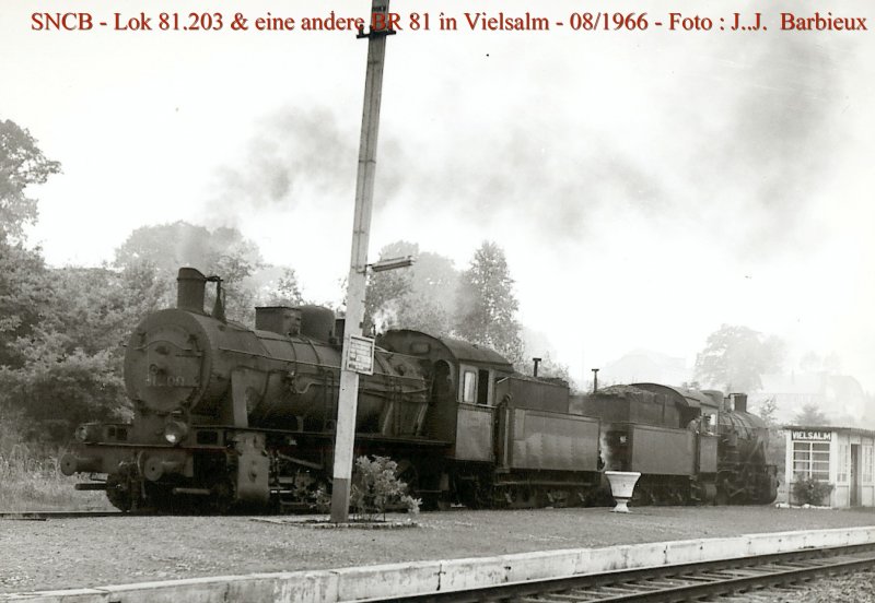 SNCB - Diese zwei Loks sind gleich zu BR 55 bei der DR/DB : Typ 81 bei der SNCB, in Betrieb bis 1966. Hier ist die 81.203 mit einer Schwesterlok in Vielsalm (B) in August 1966.
Foto : J.J. Barbieux