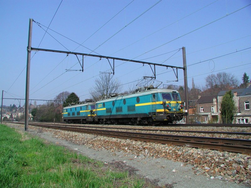 SNCB - Doppeltraktion 2345 + 2377
Namur - 29-03-2004