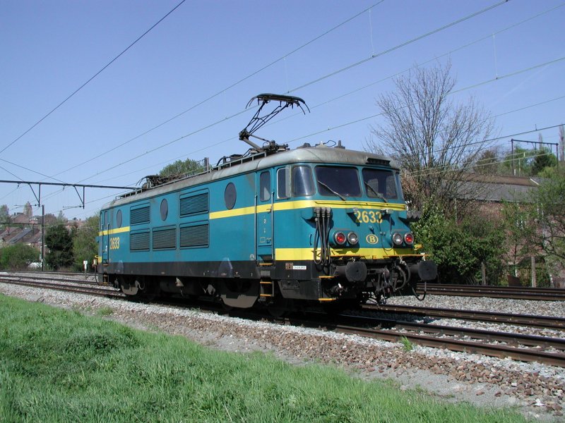 SNCB - E-Lok 2633 - Namur - 16-04-2003