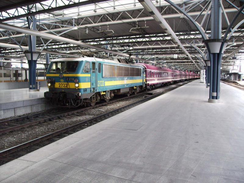 SNCB el loc 2722 mit der TUI FERIEN EXPRES am 01 juli 2005 in bahnhof Brussel Zuid