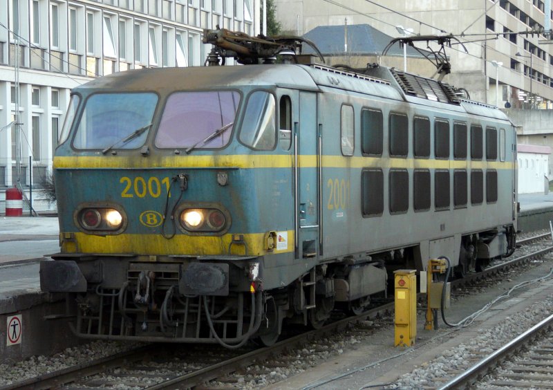SNCB Lok 2001 wurde von ihrem Zug, den sie aus Richtung Br�ssel nach Luxemburg gebracht hat, abgeh�ngt und wartet nun auf ihren n�chsten Einsatz. 20.12.07 