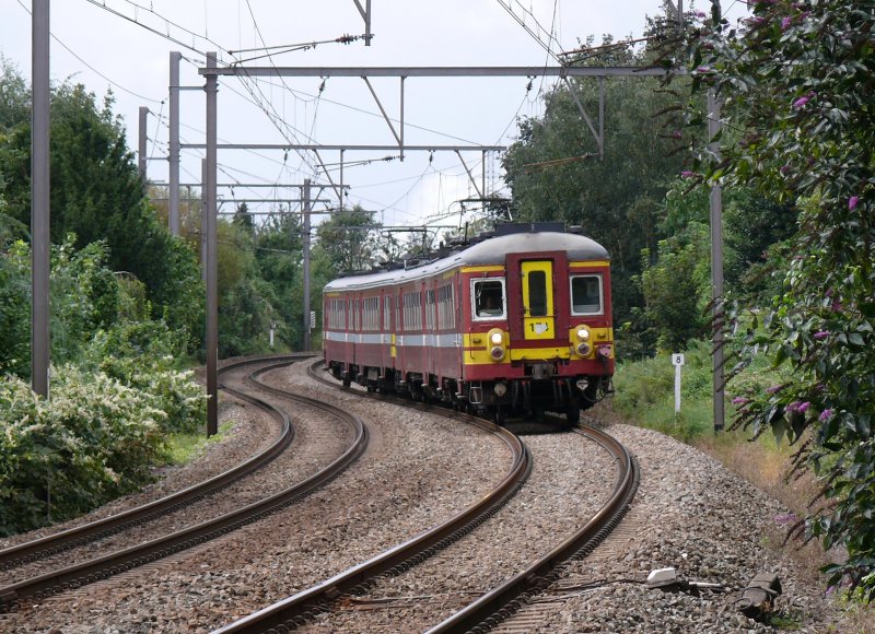 SNCB-Triebwagen 174 unterwegs von Namur in Richtung Lttich. Aufgenommen am 07/09/2008 in Flmalle-Chockier.