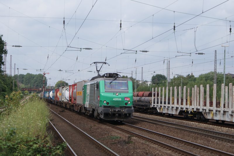 SNCF 437 015 mit dem TEC 41268 in Dsseldorf Rath am 22.07.08