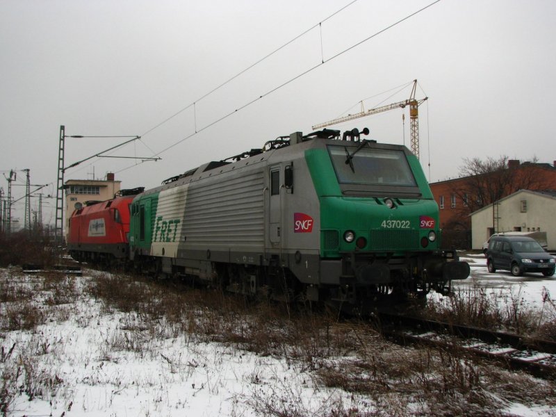 SNCF 437022 ist bei der ITL zu Testzwecken im Einsatz ind steht in Dresden-Friedrichstadt abgestellt.21.02.09