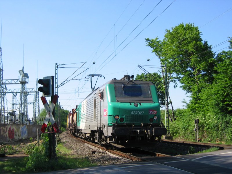 SNCF 437027 mit dem 41268 am 08.05.2008 am Km 28,190 in Dsseldorf