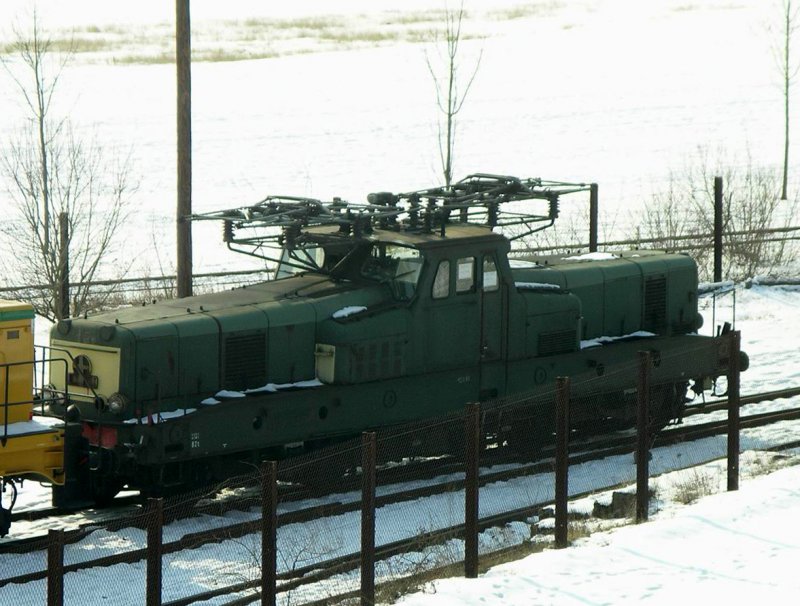 SNCF BB 12083 

 SNCF-Bgeleisen  abgestellt und vorgesehen fr das in Petite-Rosselle im Entstehen befindliche Museum Carreau-Wendel
(ehemalige Kohlegrube)

Petite-Rosselle (Lothringen)
25.02.2005
