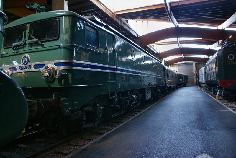 SNCF CC-7101 Weltrkordlokomotive. Sie erreichte mit ihrer Schwesterlokomotive BB-9004 am 29.03.1955 331 kmh. Mulhouse Mai 2007
Erb.: Alsthom/CEM/Compagnie de Fives - Lilles 1954 / 1.5kV DC / 3490kW / 140kmh (331kmh) / 121.0t