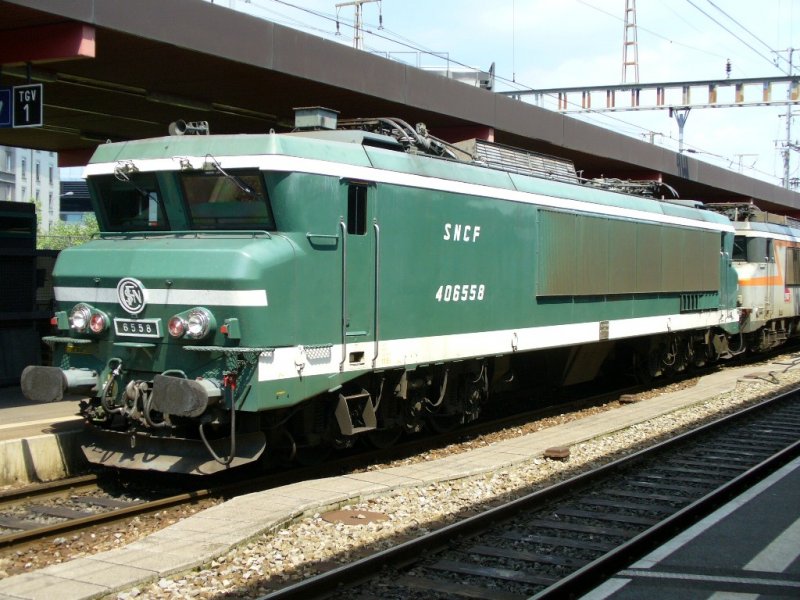 SNCF -  CoCo 6558 noch in Grner Maurienne Farbgebung im SBB  / SNCF Bahnhof von Genf am 06.05.2007