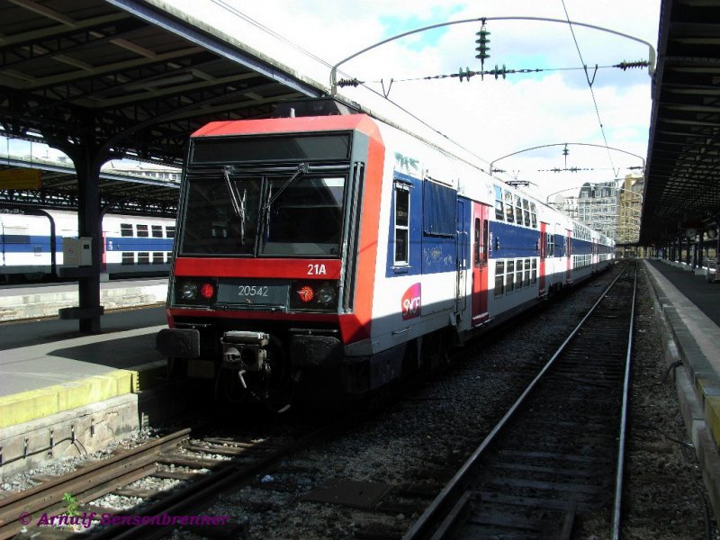 SNCF Doppelstock-Elektrotriebwagen  Z20524 (Reihe Z20500) unterwegs im Pariser Vorortverkehr.

Paris-Est
25.07.2007
