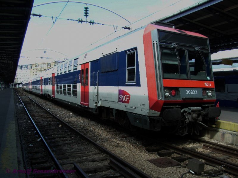 SNCF Doppelstock-Elektrotriebzug Z20823 (Reihe Z20500) unterwegs im Pariser Vorortverkehr.

Paris-Est
23.07.2007
