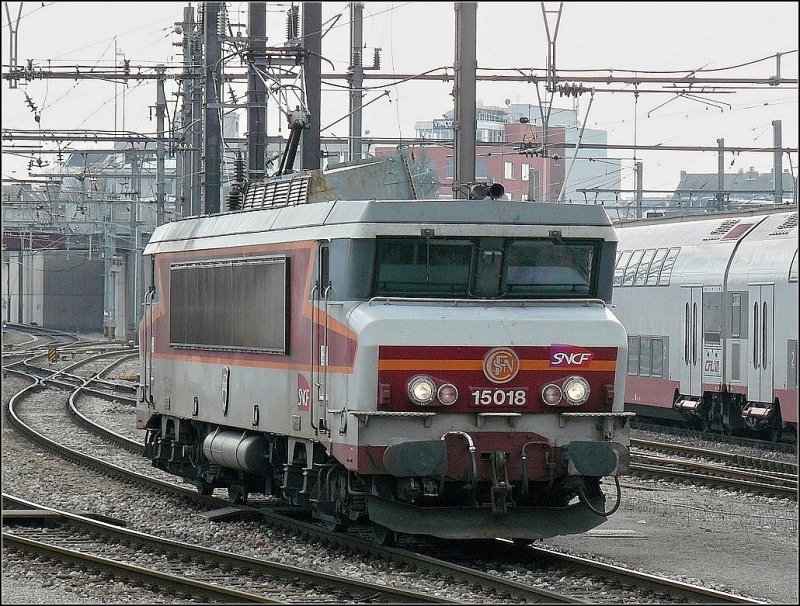 SNCF E-Lok 15018 fotografiert am 24.02.09 bei der Einfahrt in den Bahnhof von Luxemburg. (Hans)
