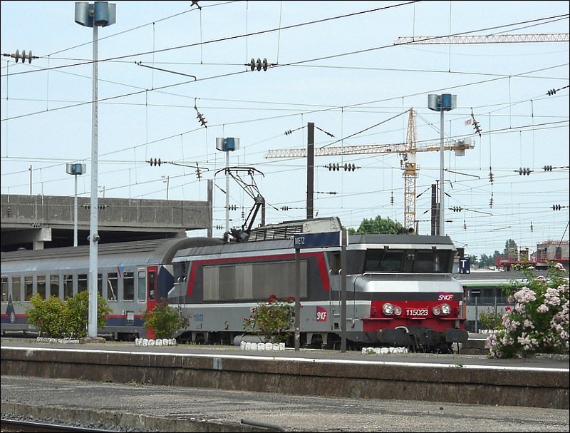 SNCF E-Lok BB 115023 verlsst mit dem EC 97  Iris  den Bahnhof von Metz am 22.06.08. (Jeanny)