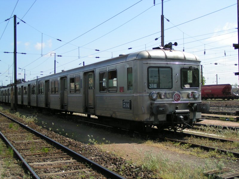 SNCF Elektrotriebwagenzug 316 in Thionville am 16.05.2004.