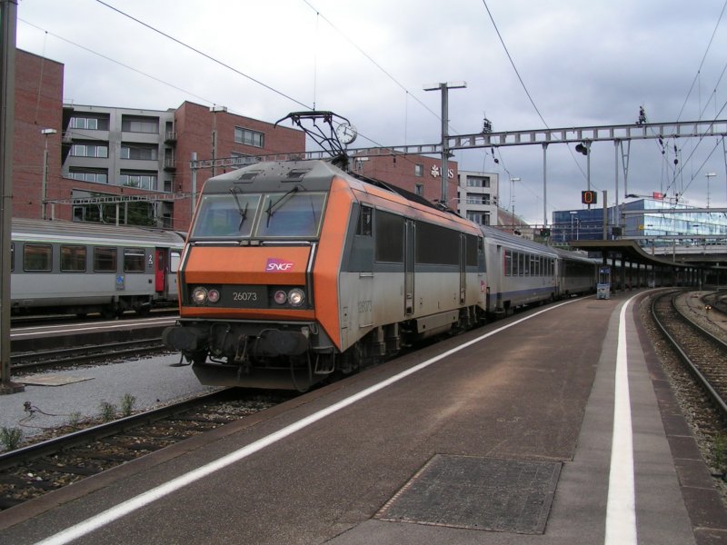 SNCF Lok 26073  Sybic  bei der Ausfahrt in Basel Richtung Mulhouse am 08.08.07.