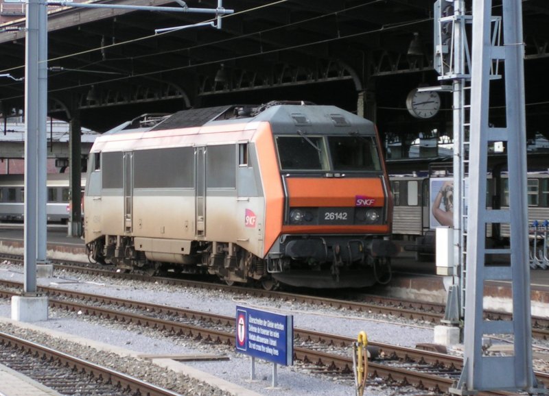 SNCF Lok 26142  Sybic , nach verrichteter Arbeit, ist abgebgelt und abgestellt in Basel am 30.07.07 um 14 Uhr 40. 