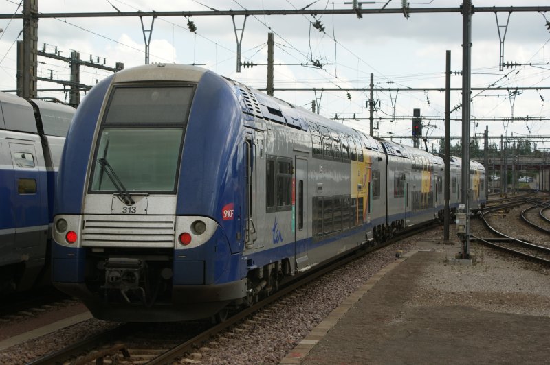 SNCF Rame 313 (Z24500/26500) macht sich am 11.06.2009 auf den Weg von Luxemburg nach Nancy. 
