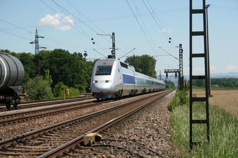SNCF TGV 4412 am 12.5.2008 auf dem Weg nach Strassbourg bei der Durchfahrt in Kehl-Kork.
