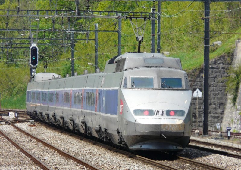 SNCF - TGV Nr.52 bei der durchfahrt im Bahnhof La Plaine am 07.08.2008