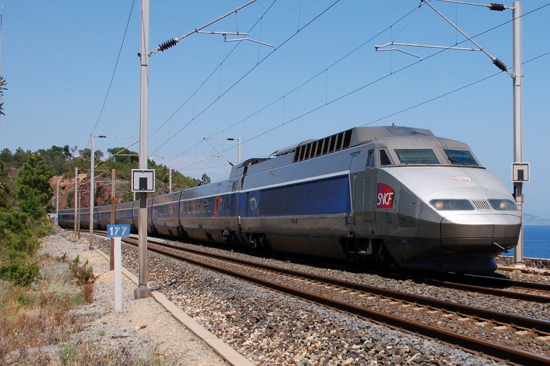 SNCF TGV-PSE 21 am 28.06.2007 kurz vor dem Bahnhof Anthor in Fahrtrichtung Frjus / Marseille.