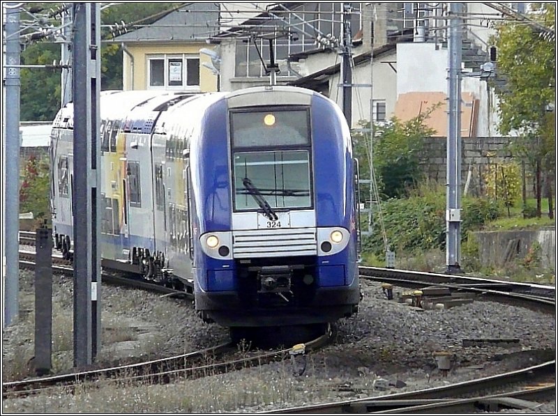 SNCF Triebzug 324 kommt am 04.10.08 aus Nancy und fhrt in den Bahnhof von Luxemburg ein. (Jeanny)